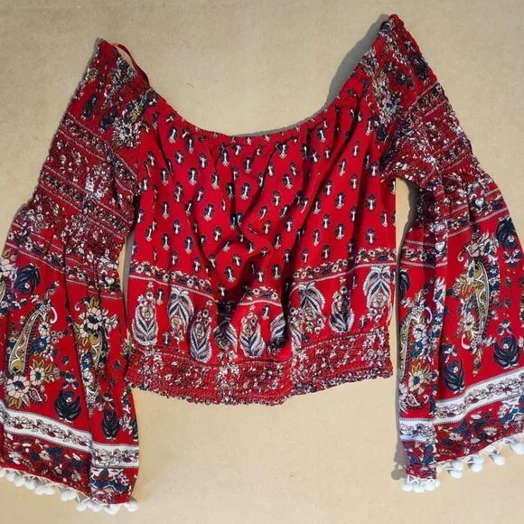 Band of Gypsies Red Off Shoulder Boho Top M Cropped Floral Bell Sleeve Fringe - Picture 9 of 10